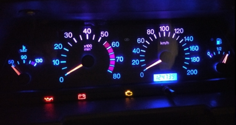 Lada Vega Arıza Lambaları Anlamları - Vega Uyarı ve İkaz Işıkları 2 Lada Vega Gösterge Tablosu