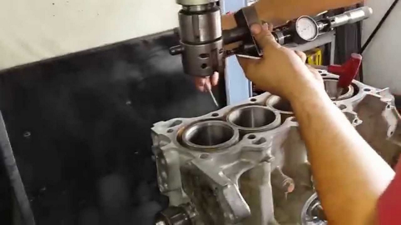 Benzinli Motor Yenileme Nasıl Yapılır? Rektifiyede Hangi Parçalar Değişir?