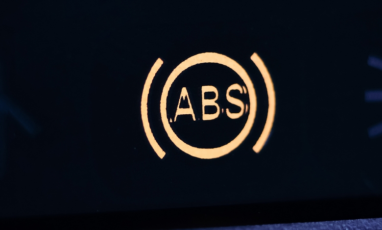 ABS Nedir ve Nasıl Çalışır? ABS Arızası Belirtileri Nedir?