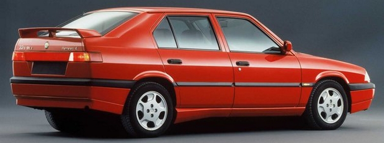 Alfa Romeo 33 Nasıl Bir Araba, Alır Mı? İnceleme ve Kullanıcı Yorumları 2 Alfa Romeo 33 Arkadan Görünümü