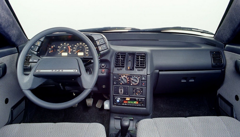 Lada Vega Nasıl Bir Araba, Alınır Mı? İnceleme ve Kullanıcı Yorumları 3 Lada Vega İçi