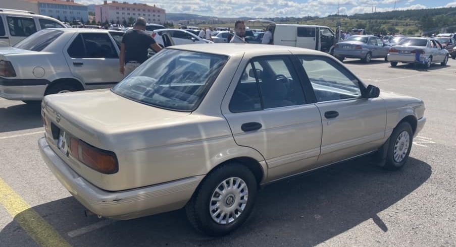 nissan sunny arkadan