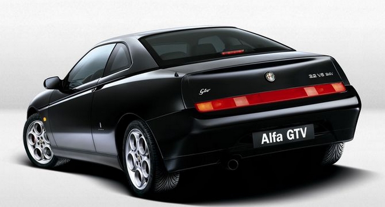 alfa romeo gtv arka ve yandan