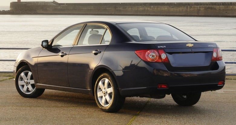 Chevrolet Epica Nasıl Araba, Alınır Mı? İnceleme ve Kullanıcı Yorumları 1 chevrolet epica arka ve yandan gorunumu