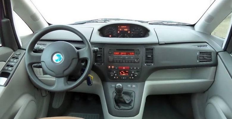 Fiat İdea Nasıl Araba, Alınır Mı? İnceleme ve Kullanıcı Yorumları 2 Fiat Sedici İçi
