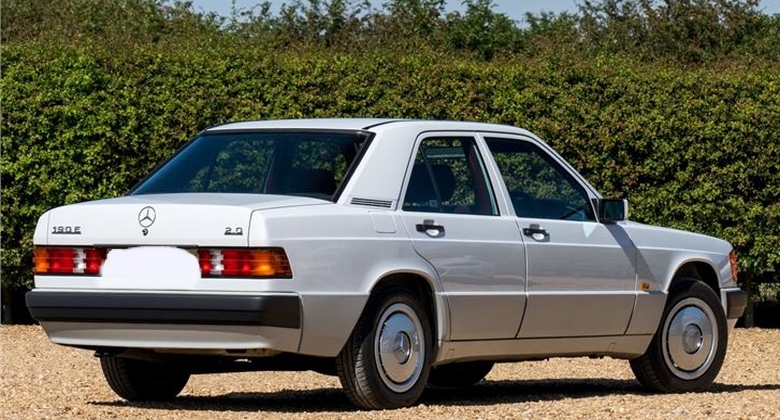 Mercedes 190 (W201) Nasıl Araba, Alınır Mı? İnceleme ve Kullanıcı Yorumları 1 Mercedes 190 E Arkadan Görünüşü