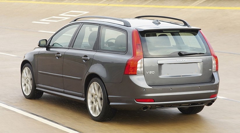 volvo v50 arkadan