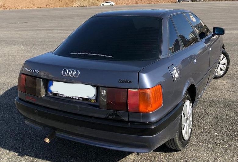 audi 80 serisi arkadan gorunumu