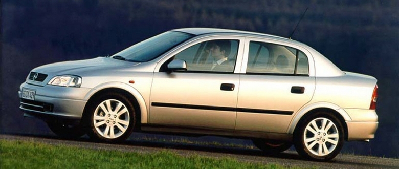 opel astra g sedan arka ve yandan