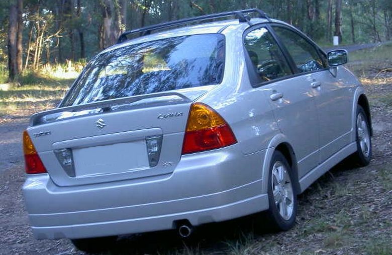 Suzuki Liana 1.6 GLX Nasıl Araba, Alınır Mı? İnceleme ve Kullanıcı Yorumları 1 Suzuki Liana Arka ve Yandan Görünümü